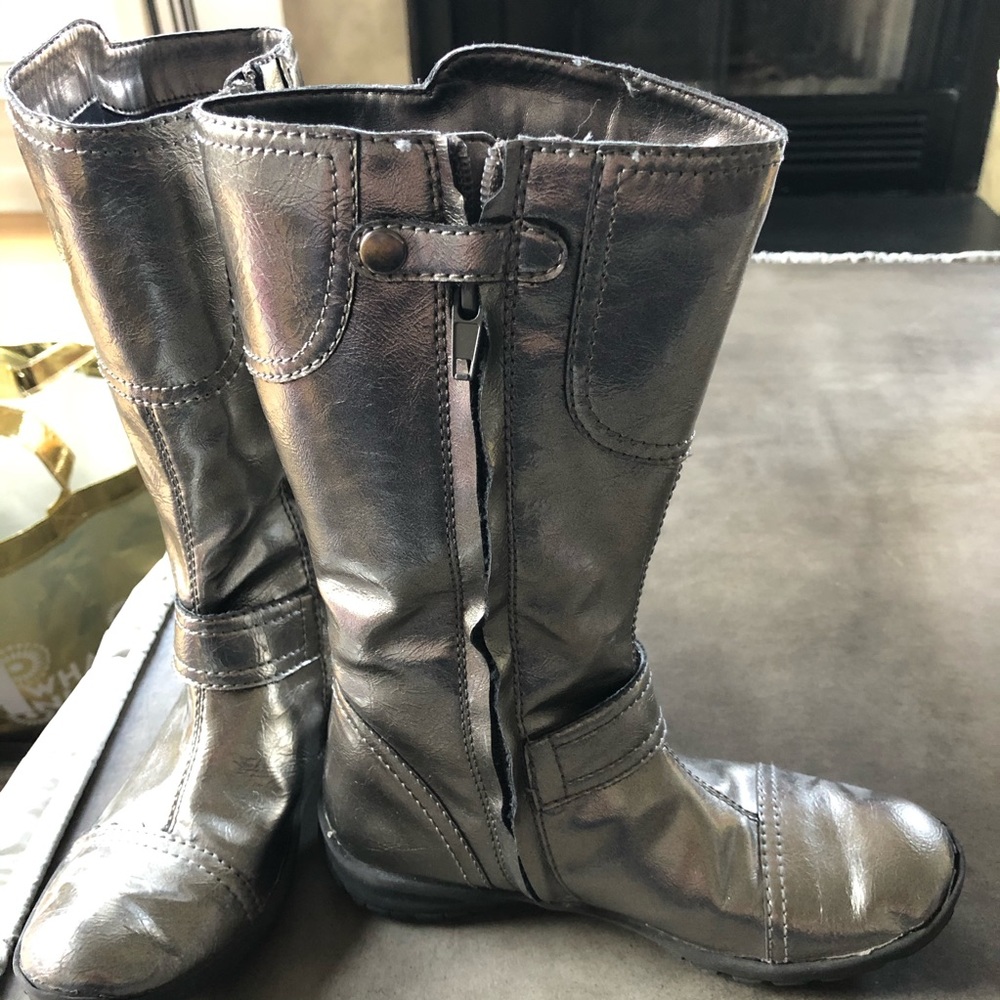 Girls platinum boots